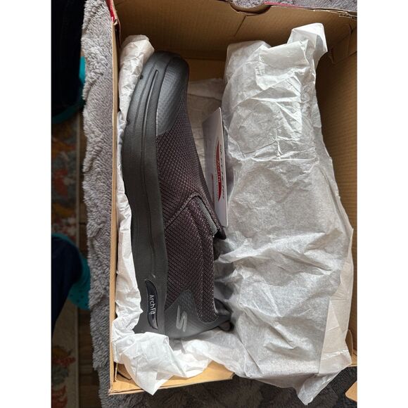 NEW--SKECHERS GO Walk Arch Fit Men's sz 12 Black Slip On Lightweight Comfortable - Picture 2 of 11